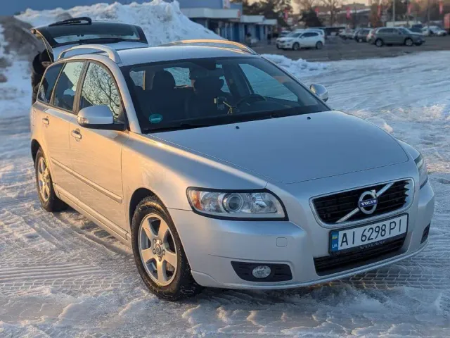 Volvo V50 - фото 1