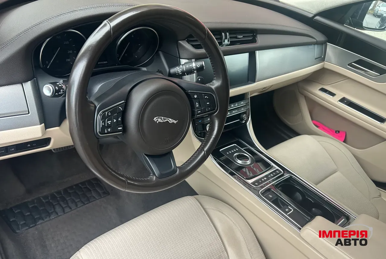 Jaguar XF - фото 14