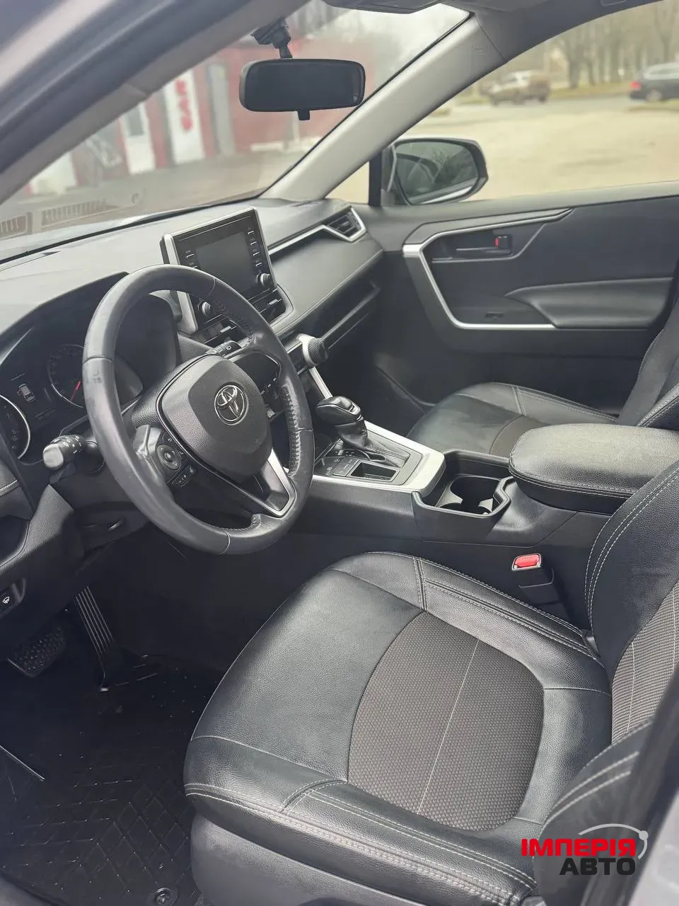 Toyota RAV4 - фото 8