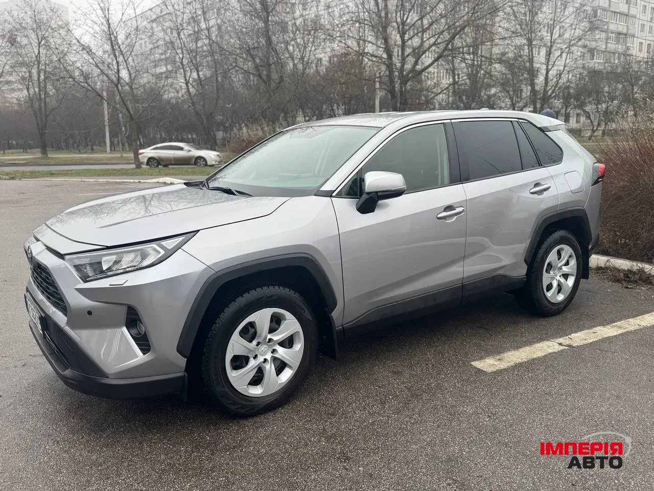 Toyota RAV4 - фото 1