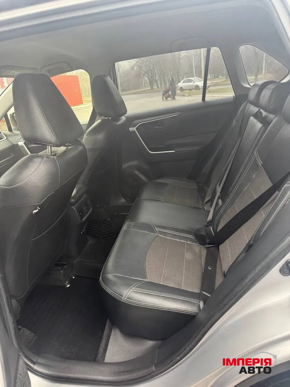 Toyota RAV4 - фото 6