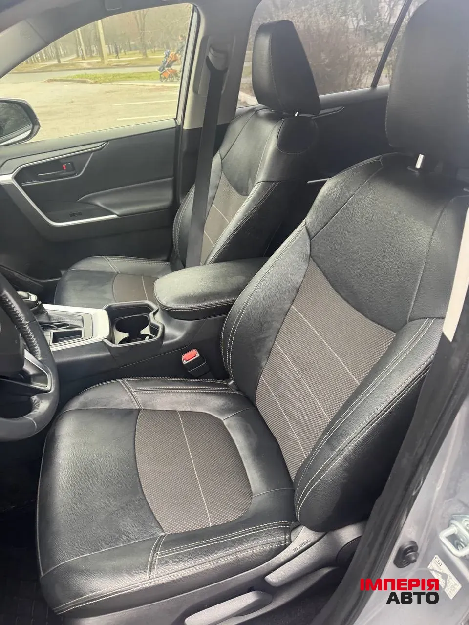 Toyota RAV4 - фото 9