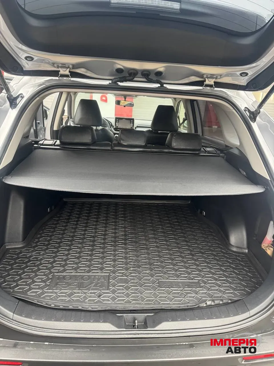 Toyota RAV4 - фото 7