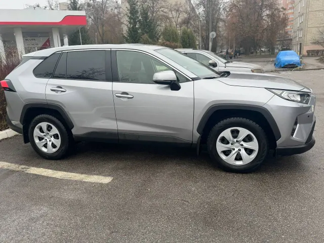 Toyota RAV4 - фото 2