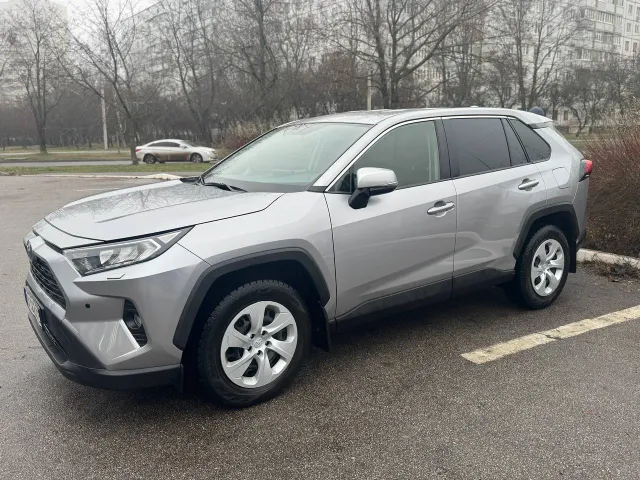 Toyota RAV4 - фото 1