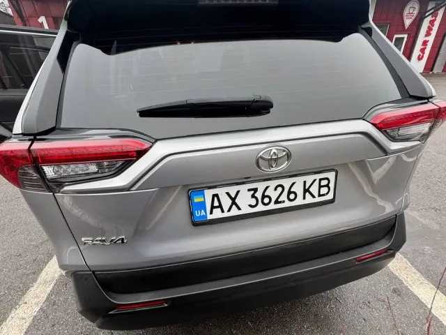 Toyota RAV4 - фото 4