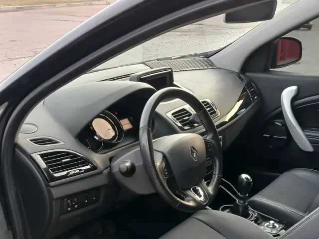 Renault Megane - фото 1