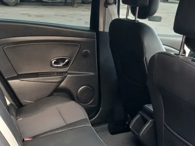 Renault Megane - фото 3