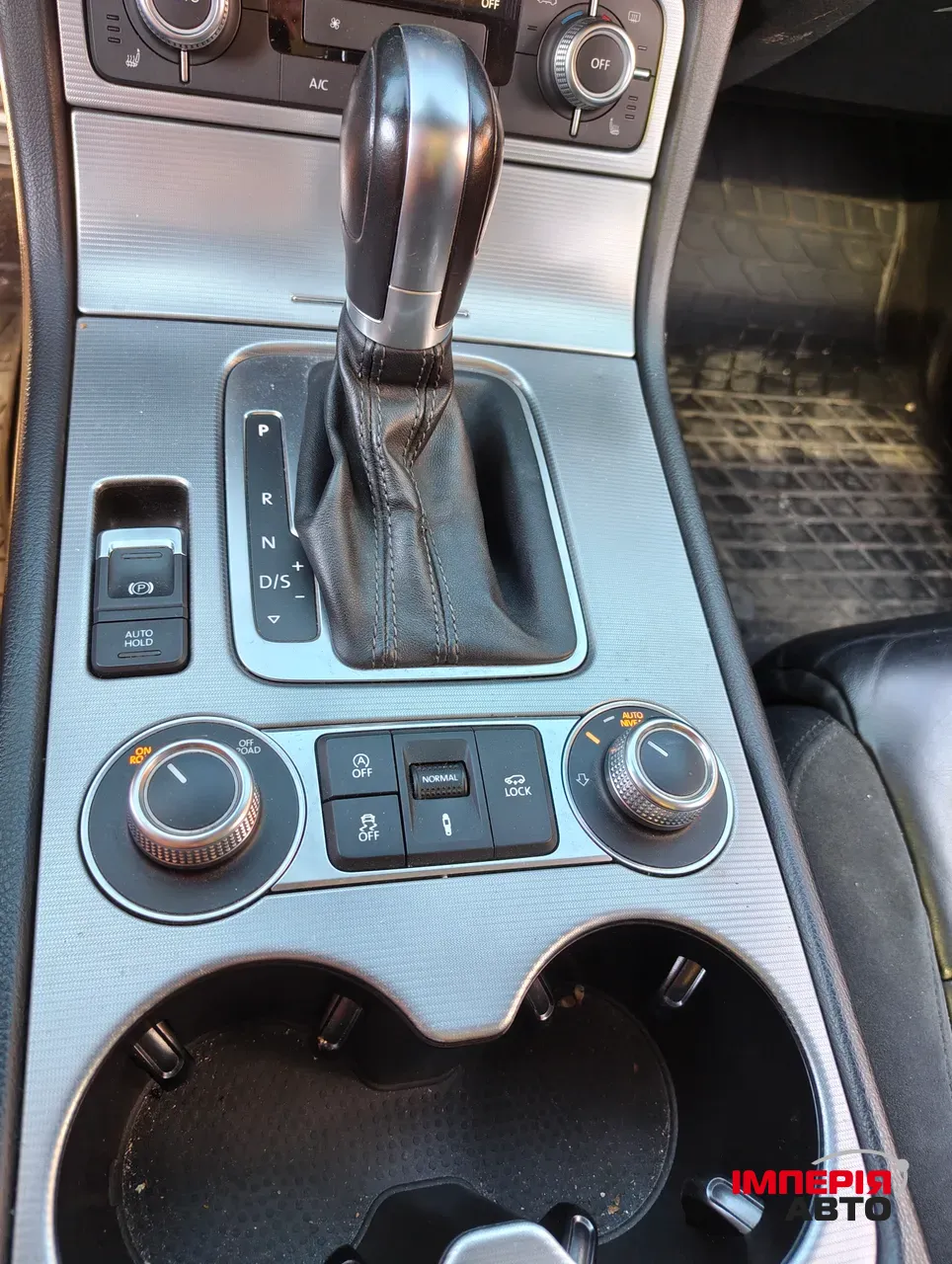 Volkswagen Touareg - фото 12