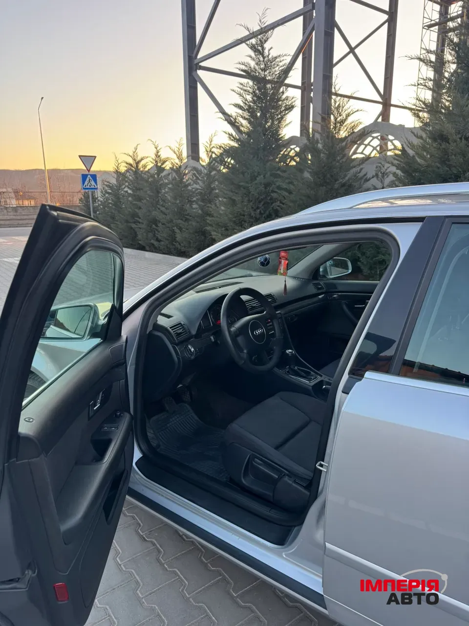 Audi A4 - фото 8