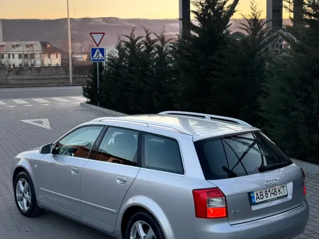 Audi A4 - фото 4