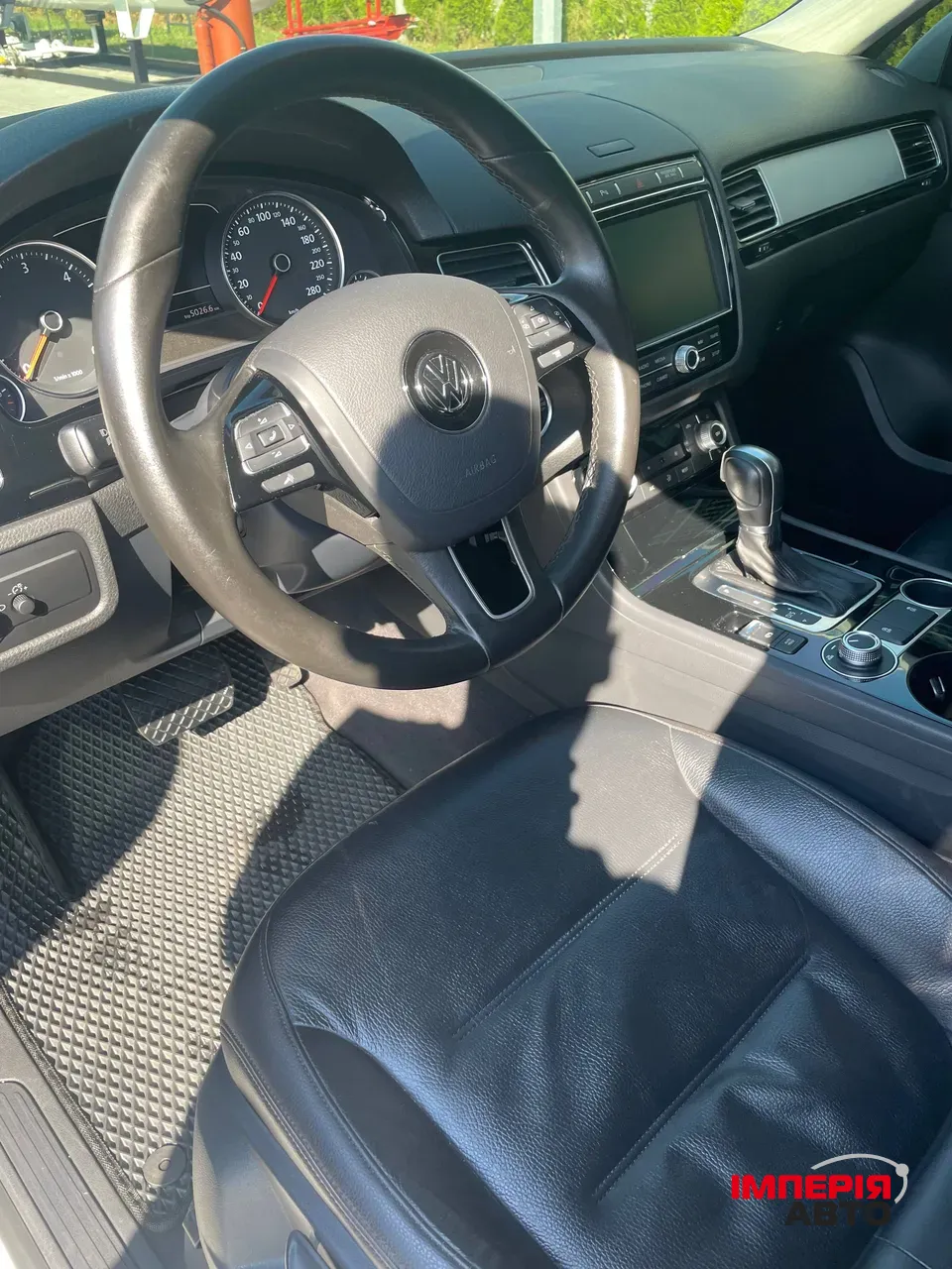 Volkswagen Touareg - фото 8