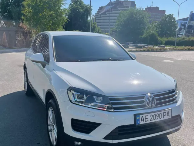 Volkswagen Touareg - фото 1