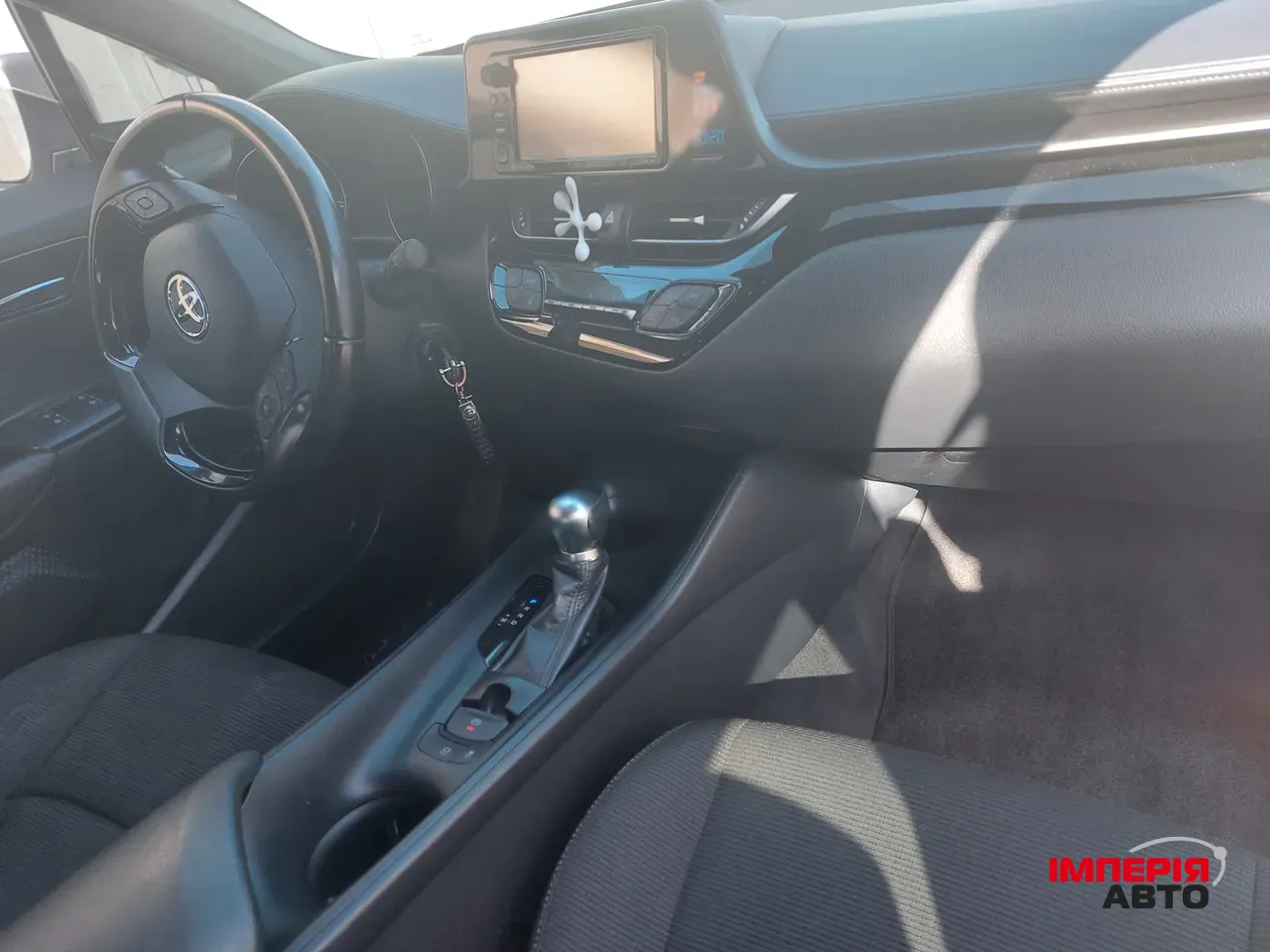 Toyota C-HR - фото 12