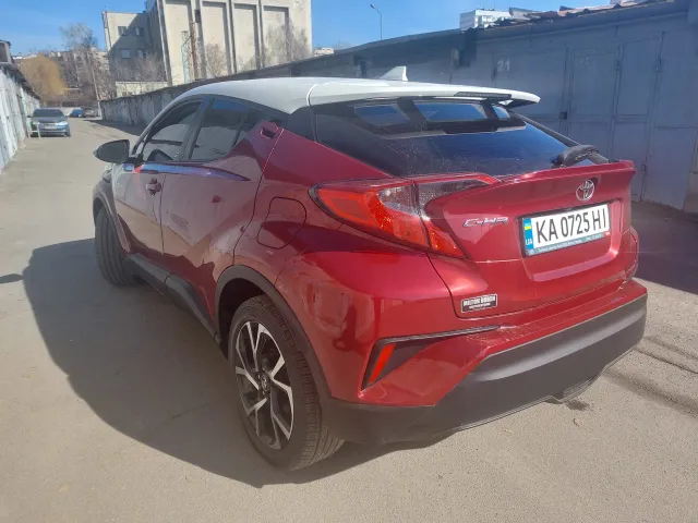 Toyota C-HR - фото 1