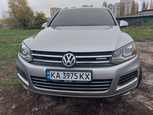 Volkswagen Touareg - фото 1