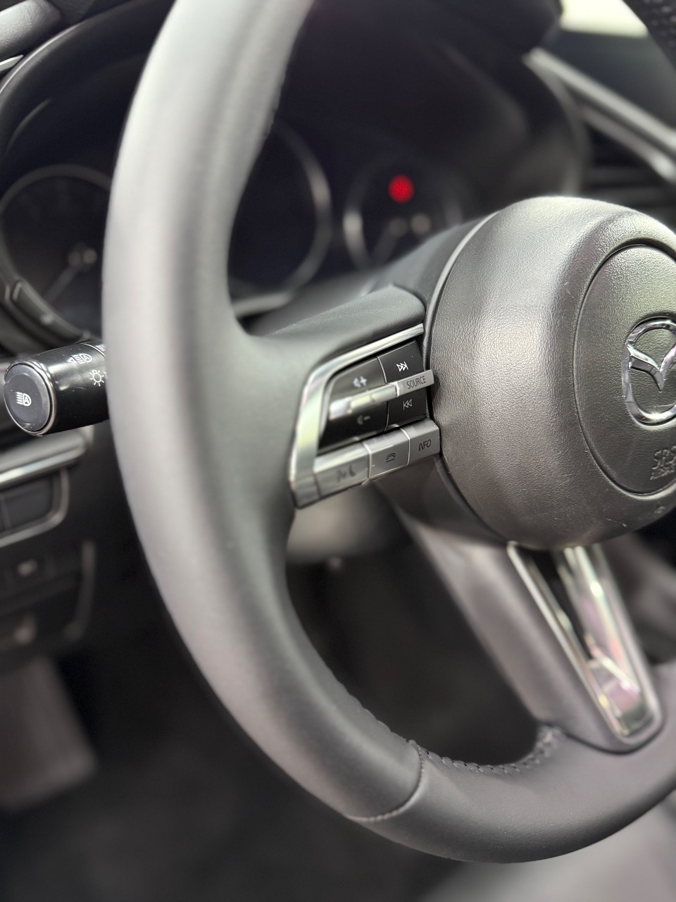 Mazda 3 - фото 1