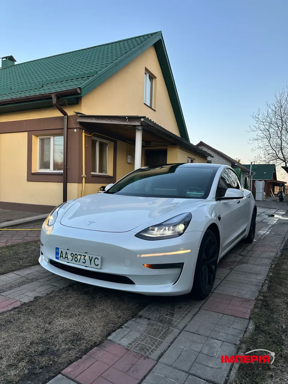 Tesla Model 3 - фото 1