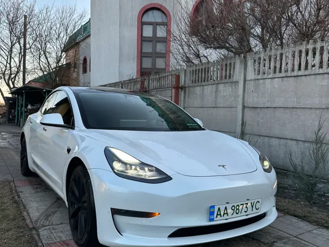 Tesla Model 3 - фото 3