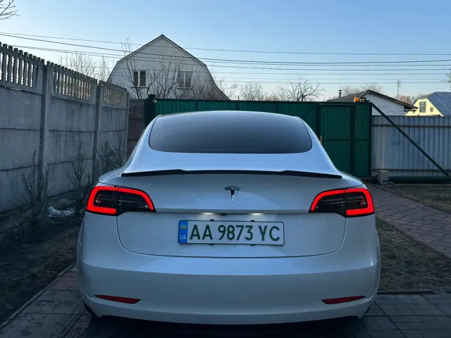 Tesla Model 3 - фото 5
