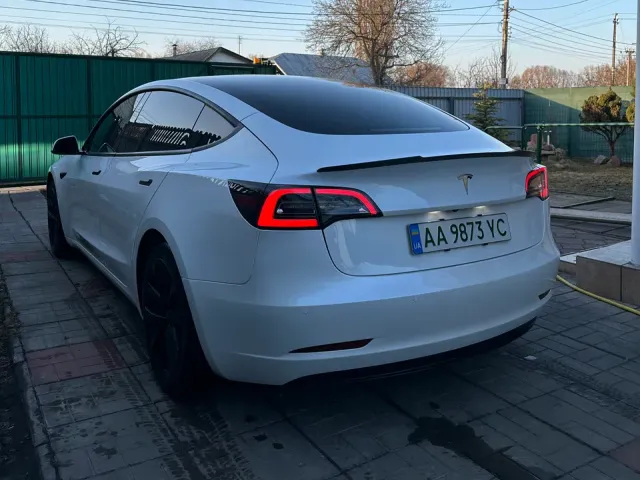 Tesla Model 3 - фото 4