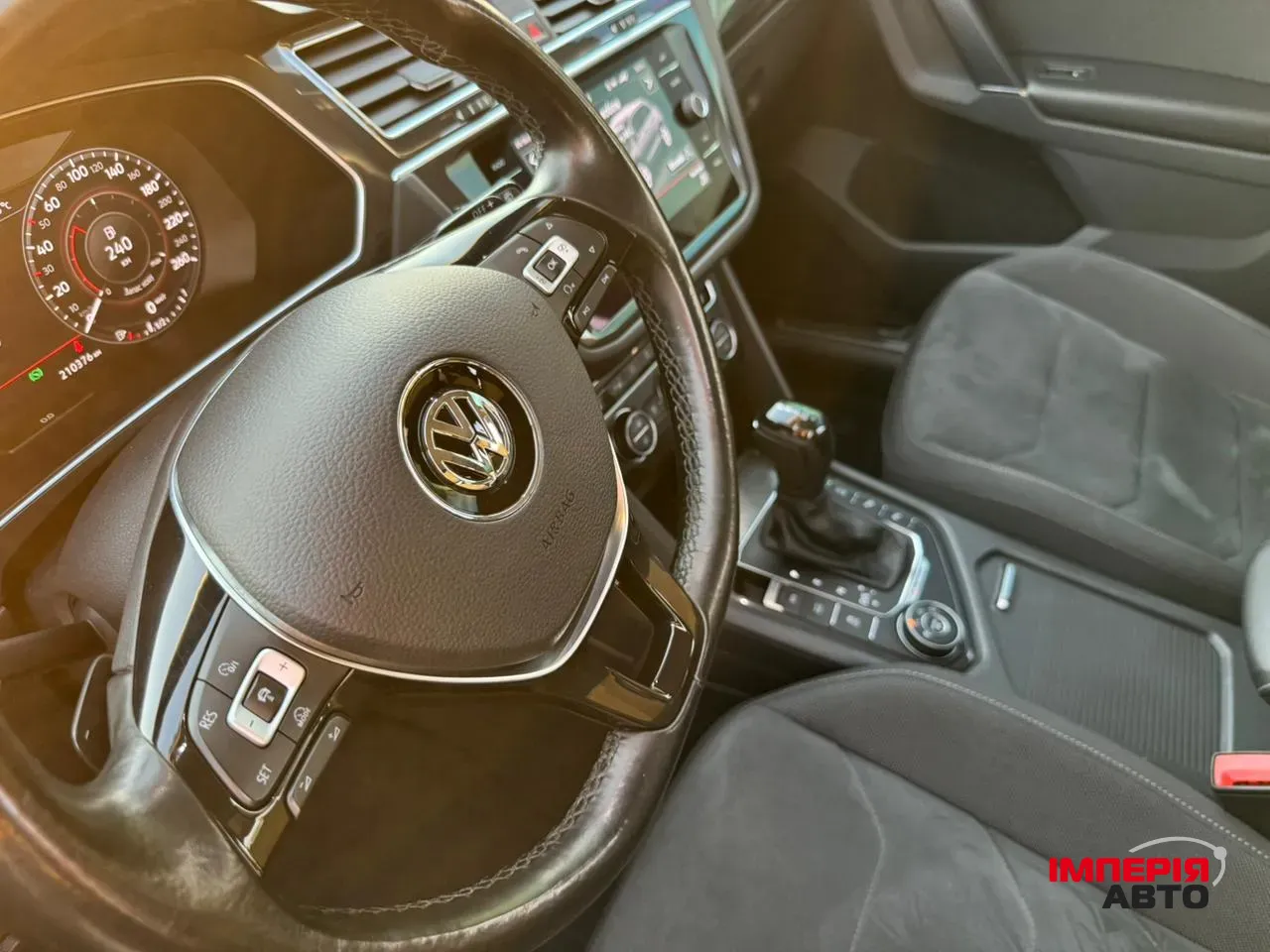 Volkswagen Tiguan - фото 13