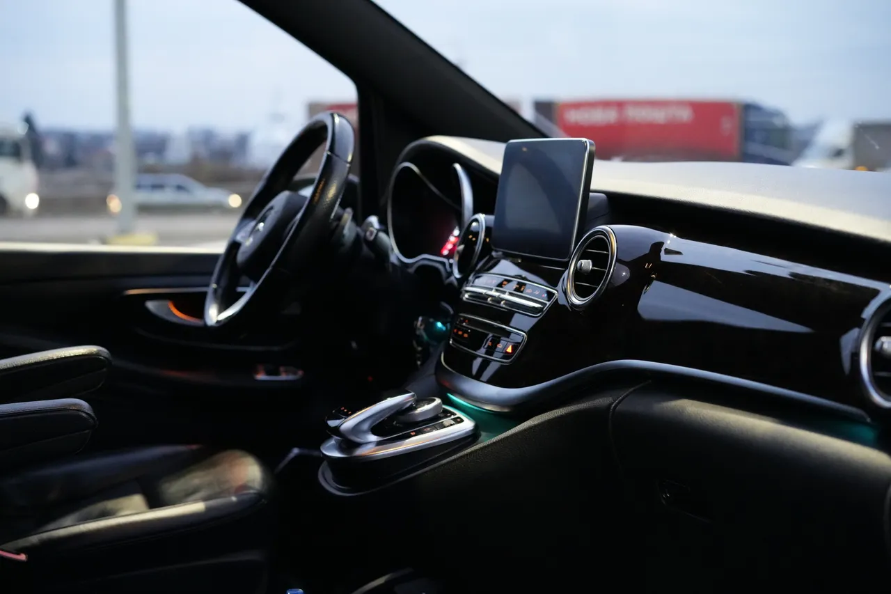 Mercedes-Benz V-Класс - фото 17