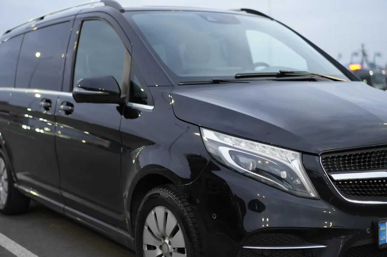 Mercedes-Benz V-Класс - фото 12