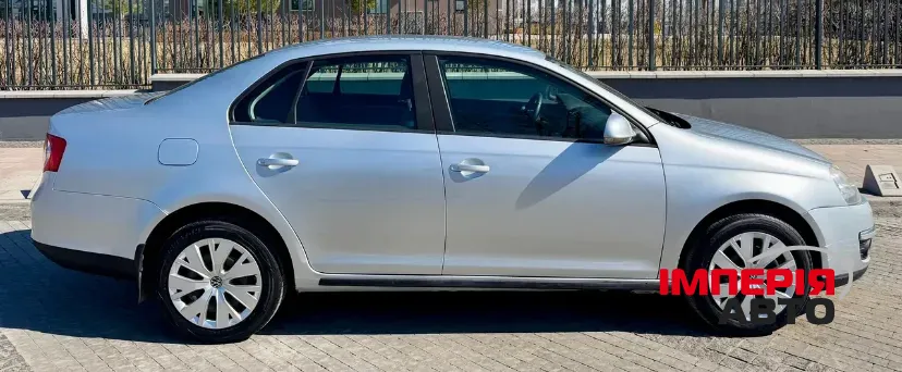 Volkswagen Jetta - фото 4