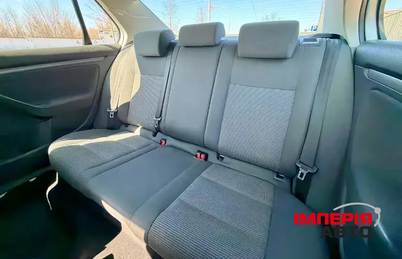 Volkswagen Jetta - фото 16
