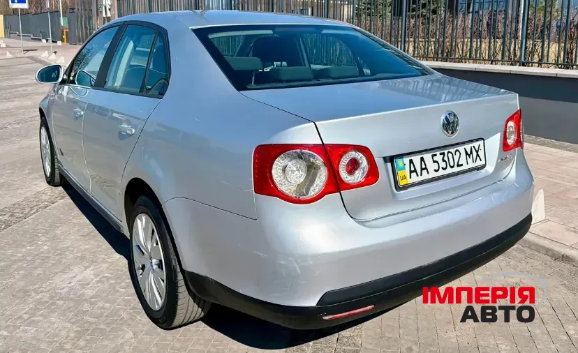 Volkswagen Jetta - фото 8