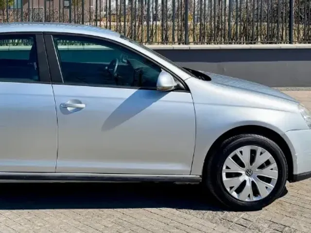 Volkswagen Jetta - фото 4