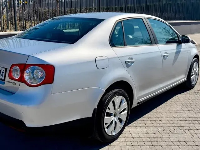 Volkswagen Jetta - фото 5
