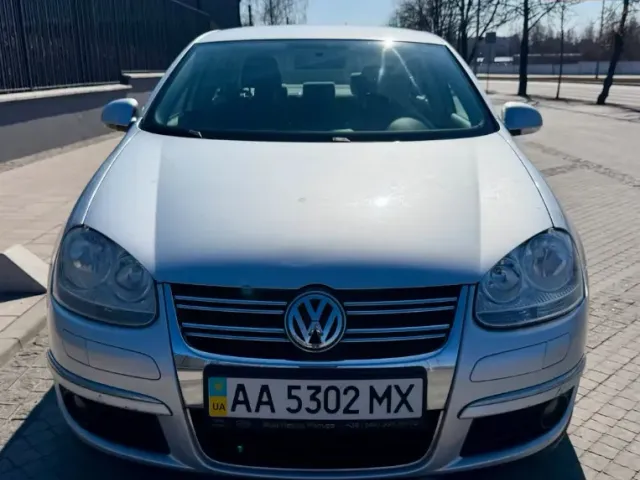 Volkswagen Jetta - фото 1