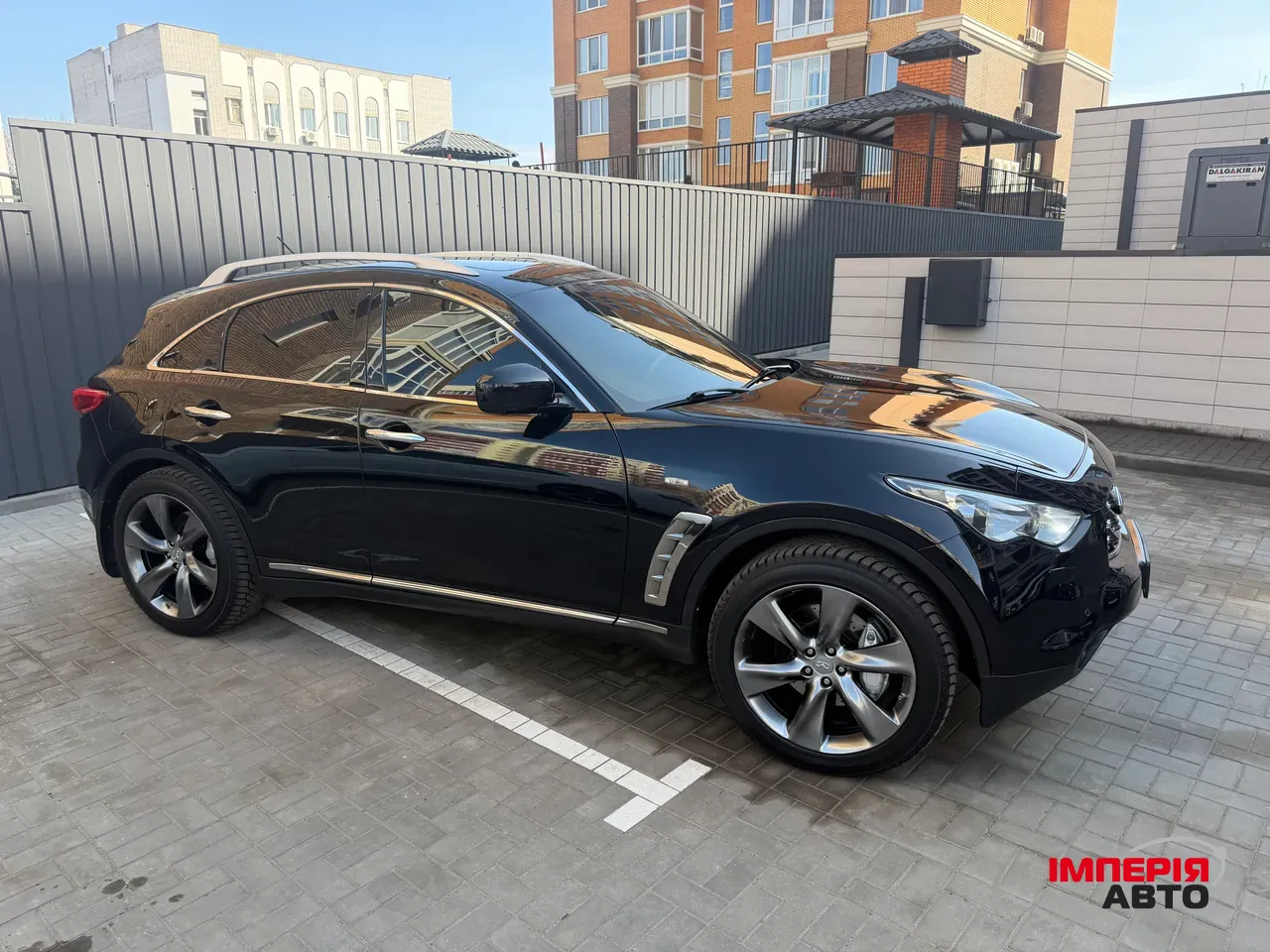 Infiniti FX - фото 12