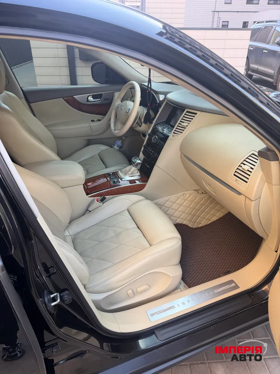 Infiniti FX - фото 14