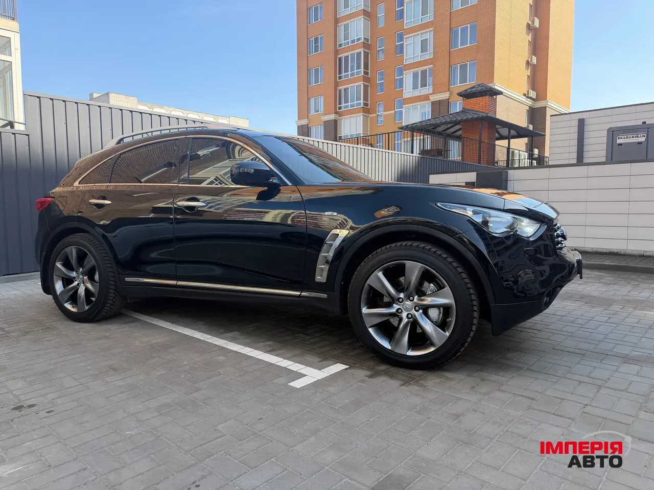 Infiniti FX - фото 10