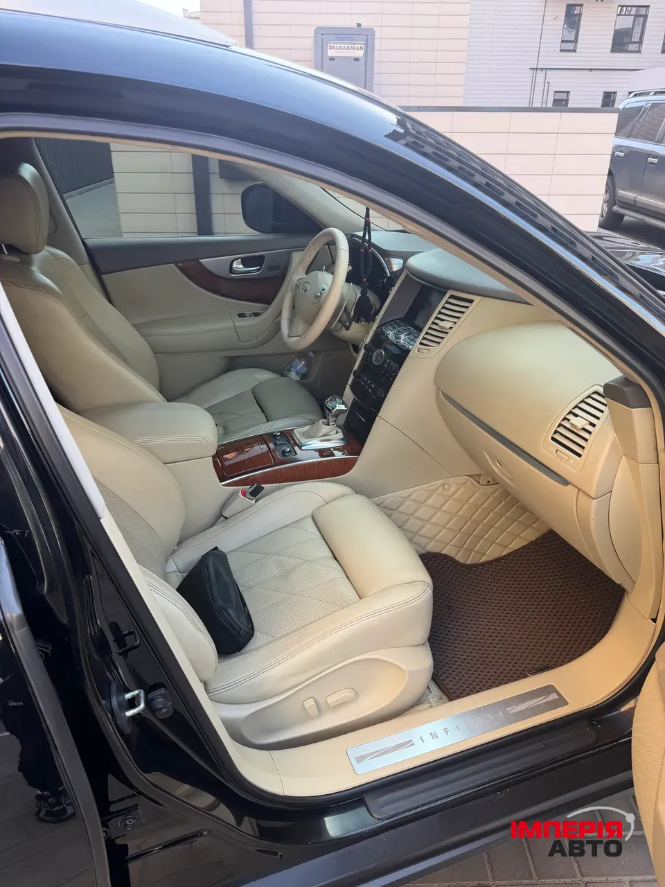 Infiniti FX - фото 13