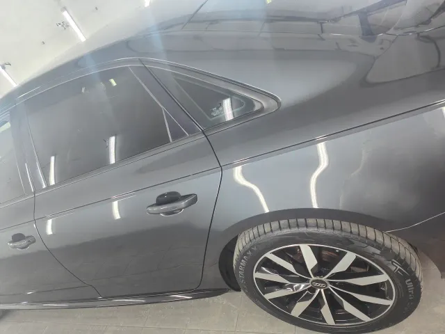 Audi A4 - фото 5