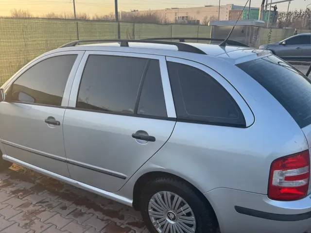 Skoda Fabia - фото 2