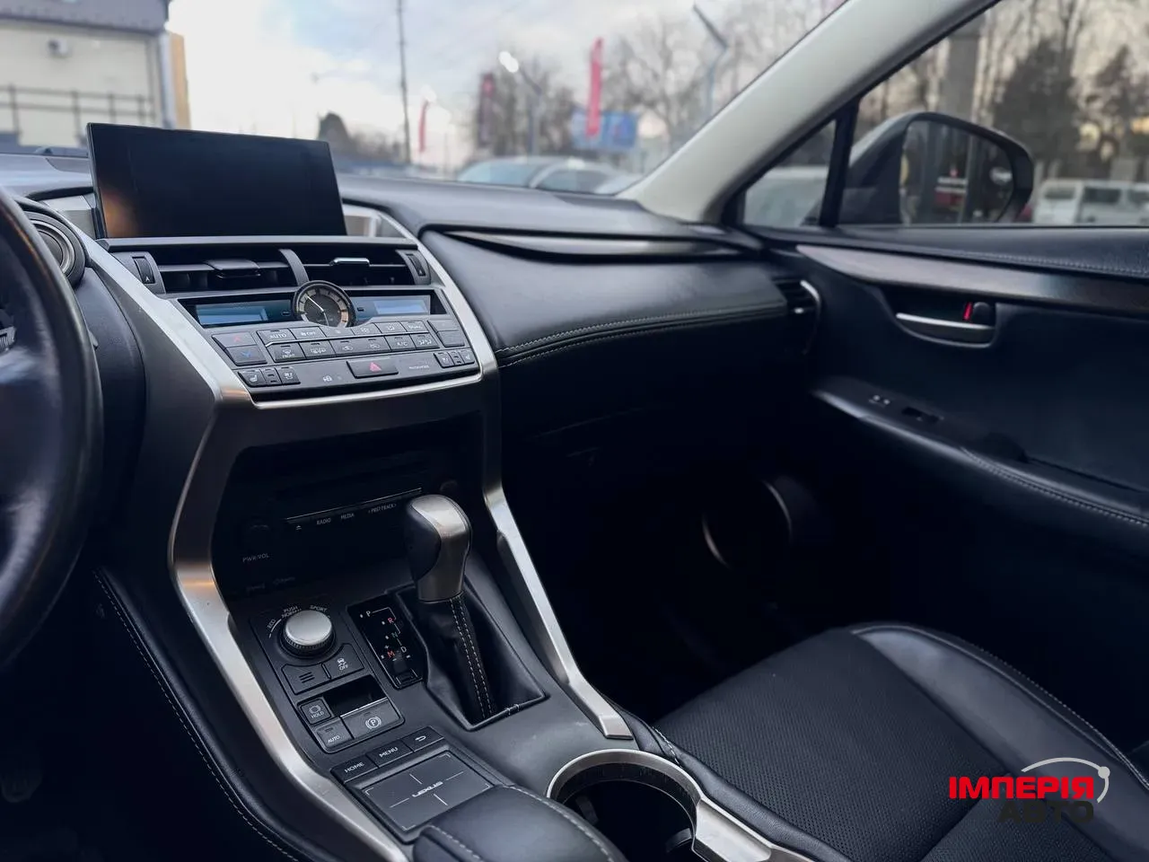 Lexus NX - фото 8