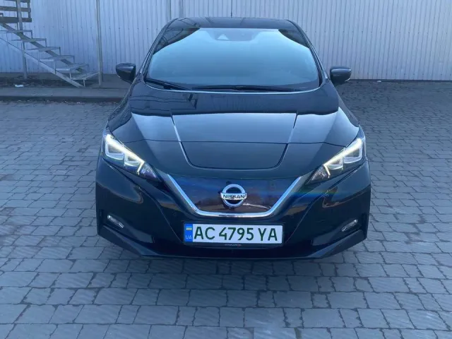 Nissan Leaf - фото 1
