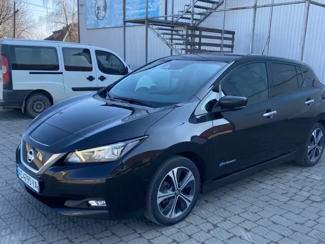 Nissan Leaf - фото 2