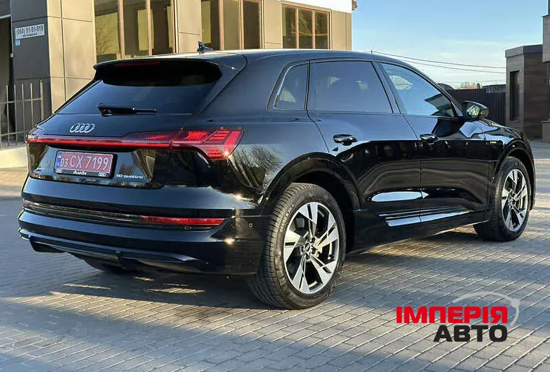 Audi e-tron - фото 6