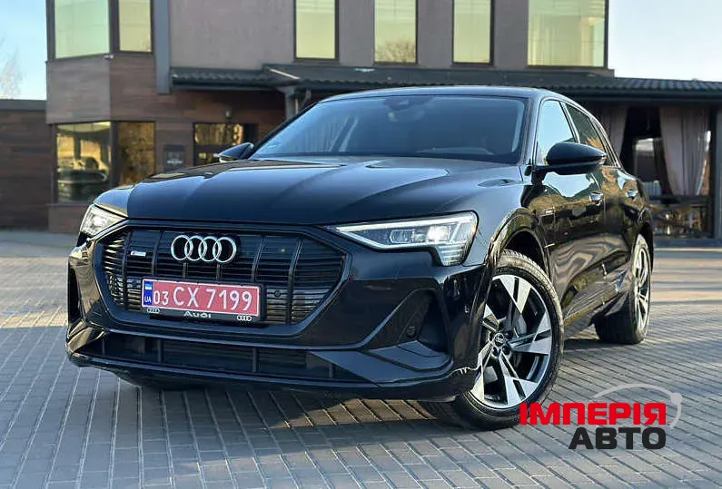 Audi e-tron - фото 1