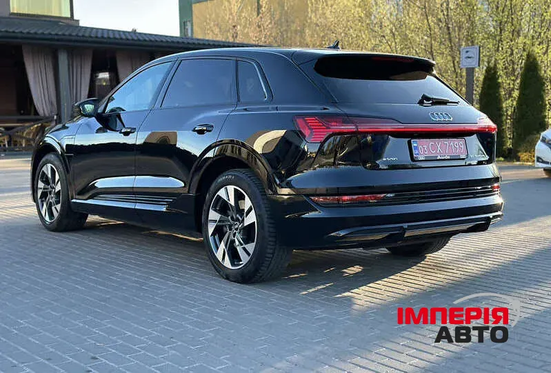 Audi e-tron - фото 5