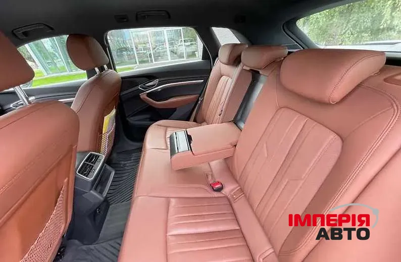 Audi e-tron - фото 11