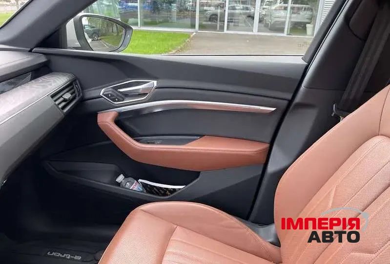 Audi e-tron - фото 10