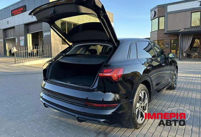 Audi e-tron - фото 7