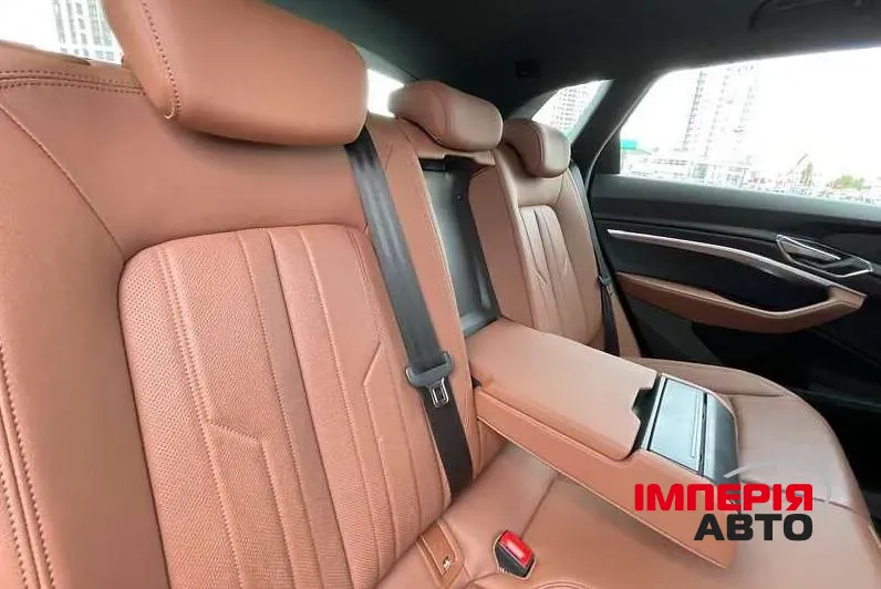 Audi e-tron - фото 12